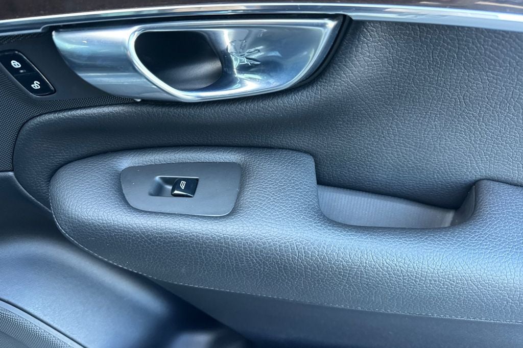 2017 Volvo XC90 T6 Momentum