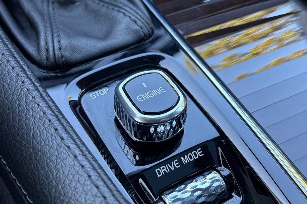 2017 Volvo XC90 T6 Momentum