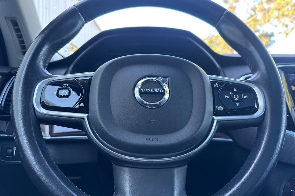 2017 Volvo XC90 T6 Momentum
