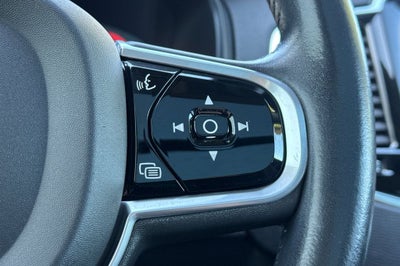 2017 Volvo XC90 T6 Momentum
