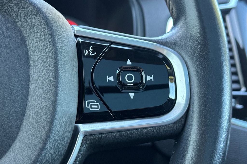 2017 Volvo XC90 T6 Momentum