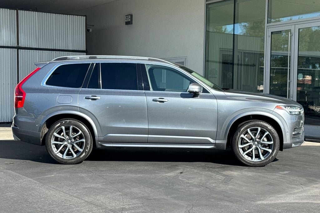 2017 Volvo XC90 T6 Momentum