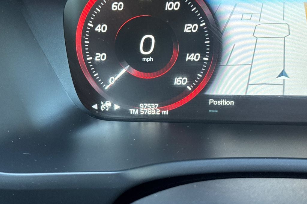 2017 Volvo XC90 T6 Momentum