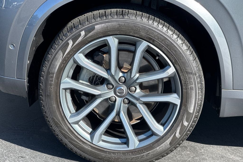 2017 Volvo XC90 T6 Momentum