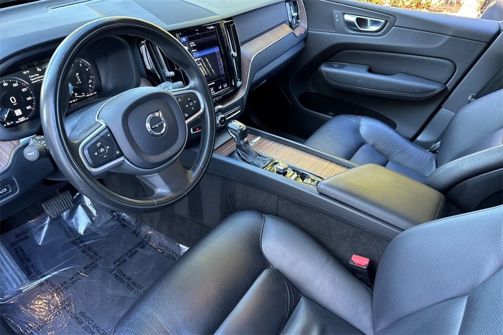 2021 Volvo XC60 T6 Momentum