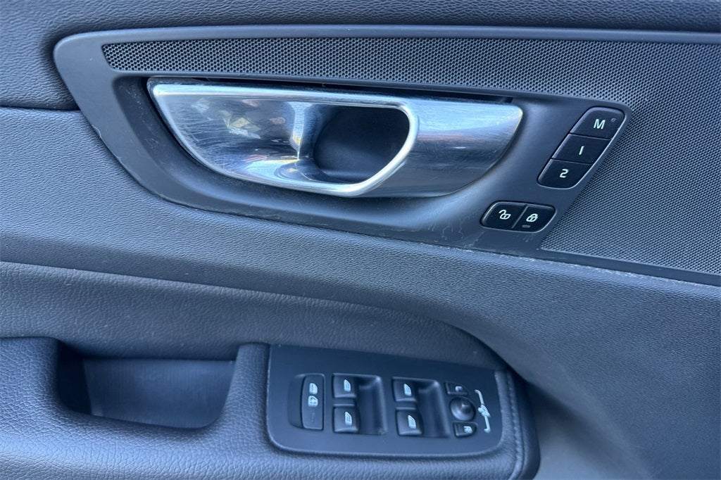 2021 Volvo XC60 T6 Momentum