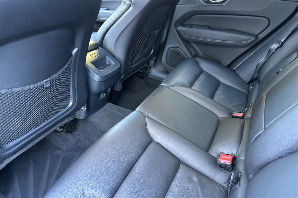 2021 Volvo XC60 T6 Momentum