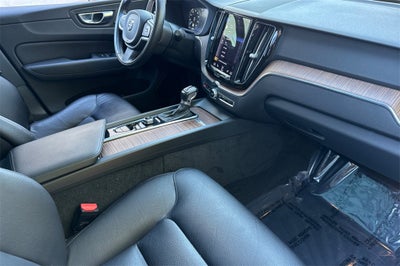 2021 Volvo XC60 T6 Momentum