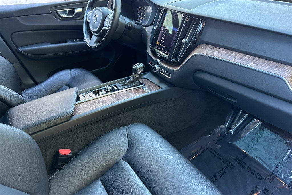 2021 Volvo XC60 T6 Momentum