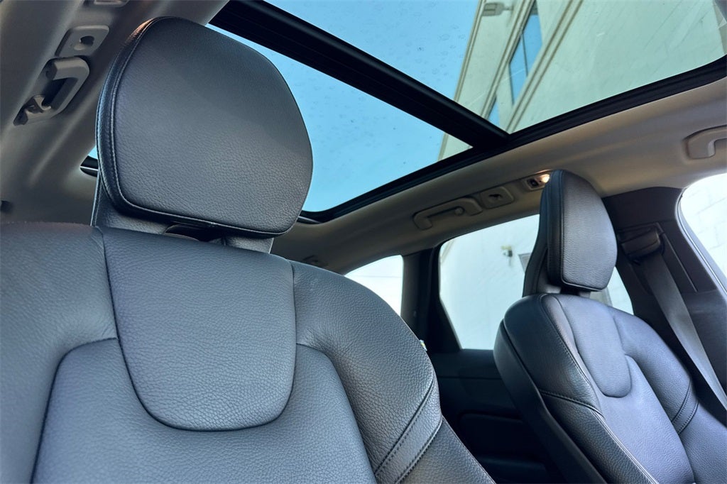 2021 Volvo XC60 T6 Momentum