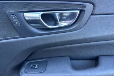 2021 Volvo XC60 T6 Momentum