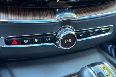 2021 Volvo XC60 T6 Momentum