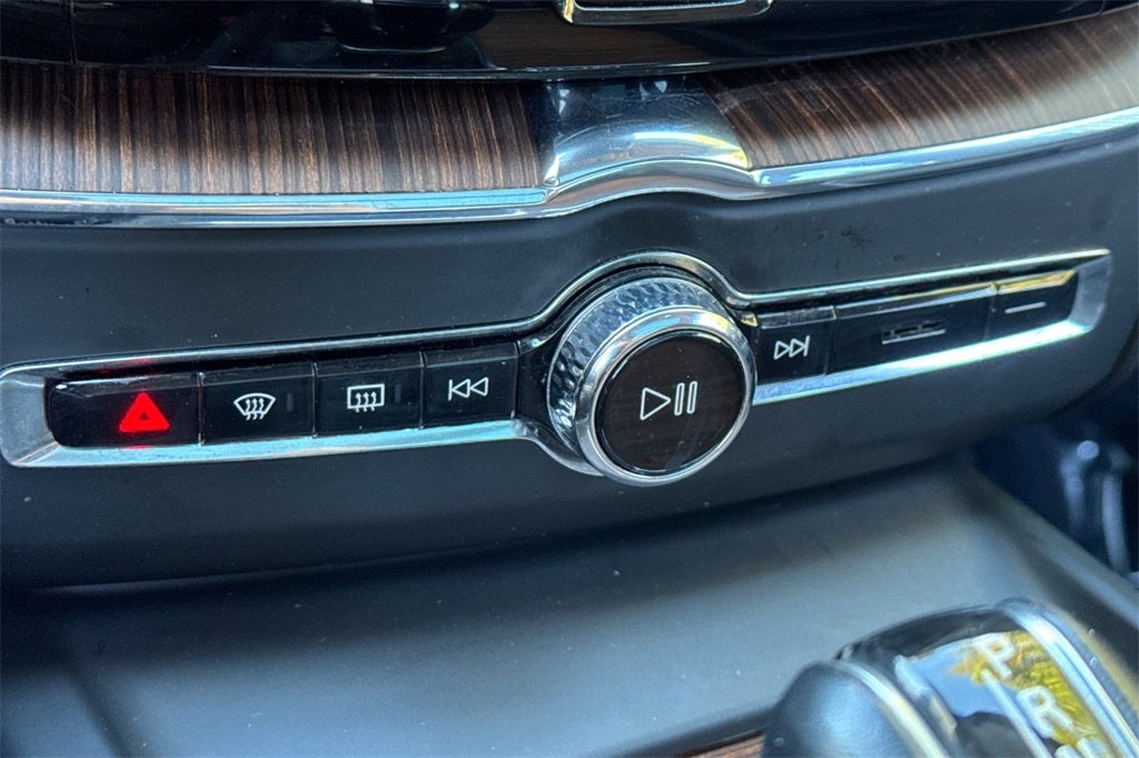 2021 Volvo XC60 T6 Momentum