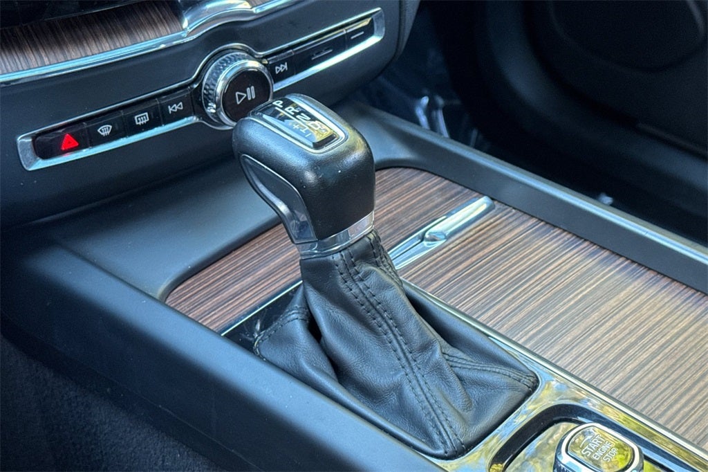 2021 Volvo XC60 T6 Momentum