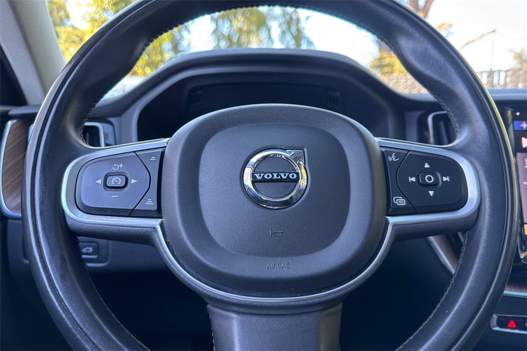 2021 Volvo XC60 T6 Momentum