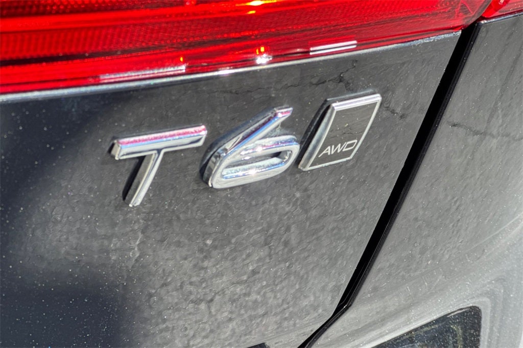 2021 Volvo XC60 T6 Momentum