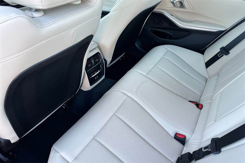 2025 BMW 3 Series 330i