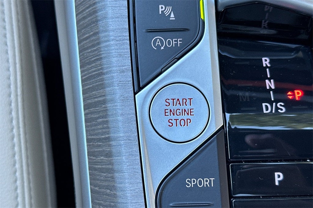 2025 BMW 3 Series 330i