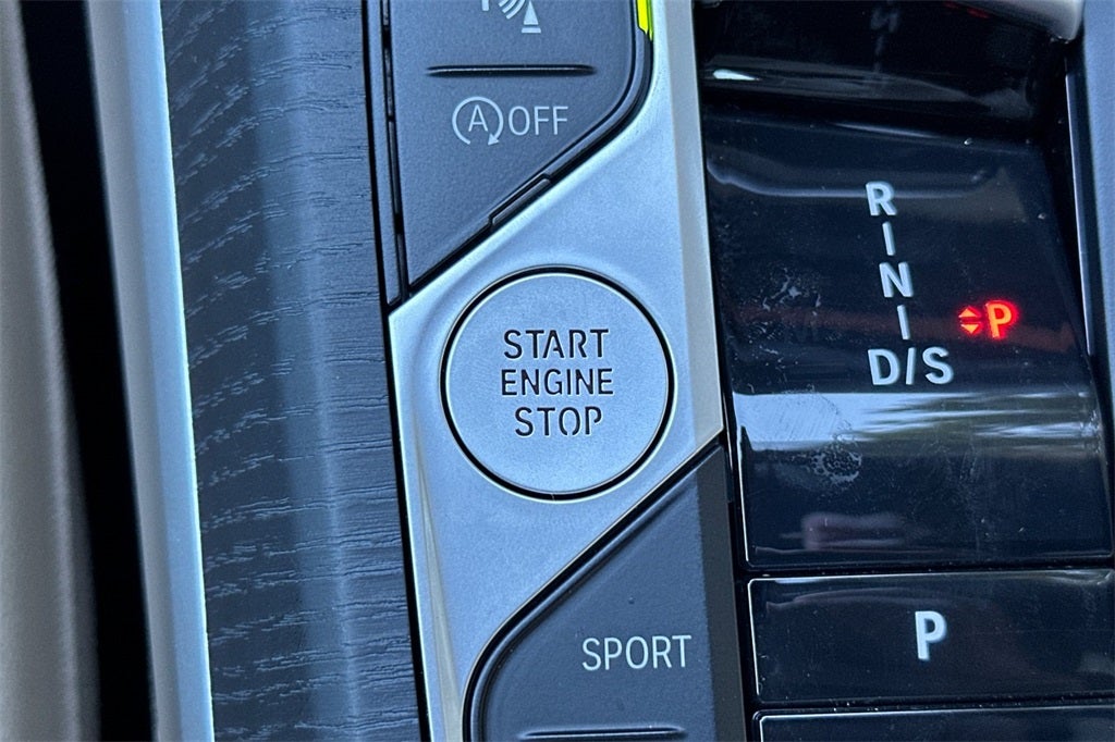 2025 BMW 3 Series 330i