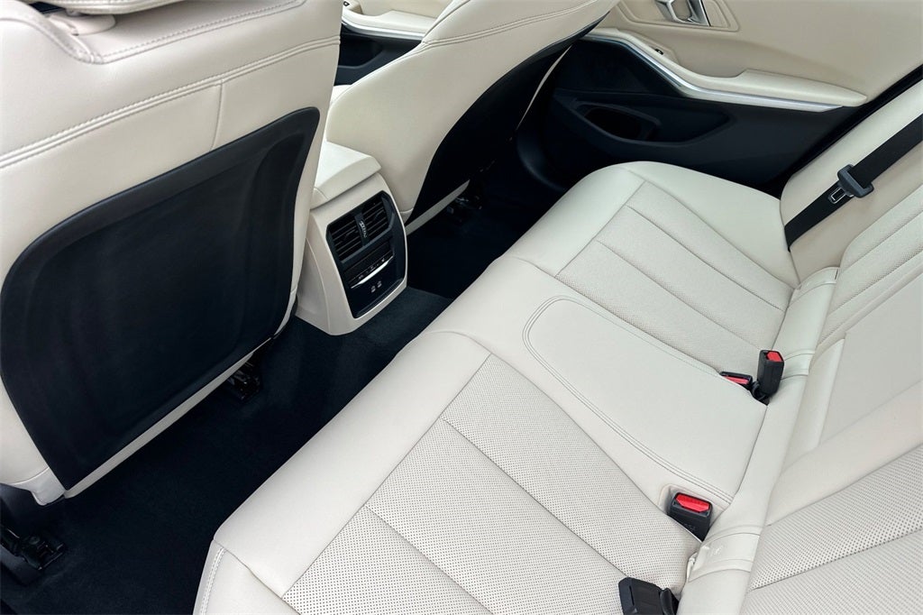 2025 BMW 3 Series 330i