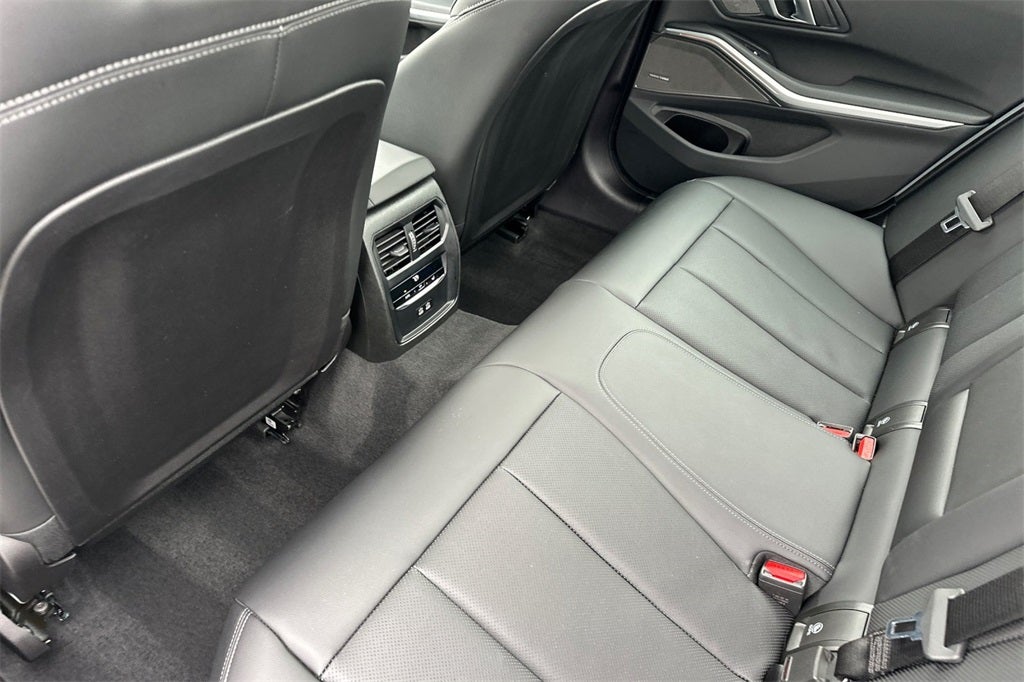 2025 BMW 3 Series 330i