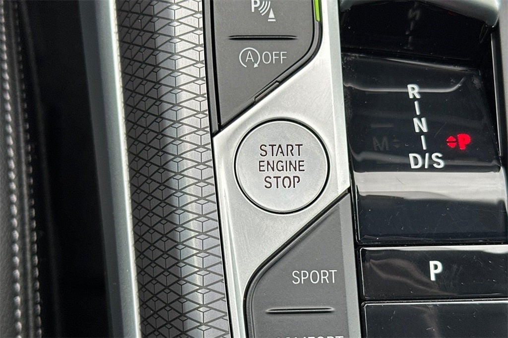 2025 BMW 3 Series 330i