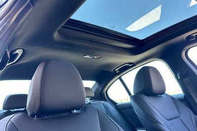 2025 BMW 3 Series 330i