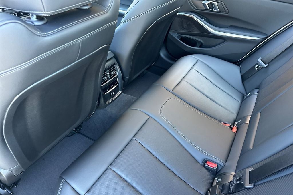 2025 BMW 3 Series 330i
