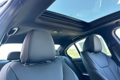 2025 BMW 3 Series 330i
