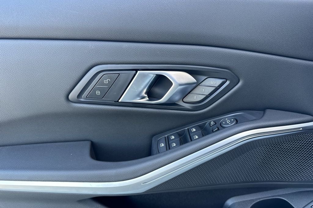 2025 BMW 3 Series 330i