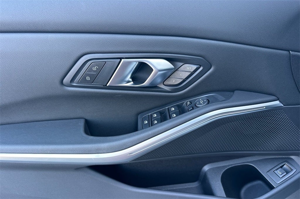 2025 BMW 3 Series 330i