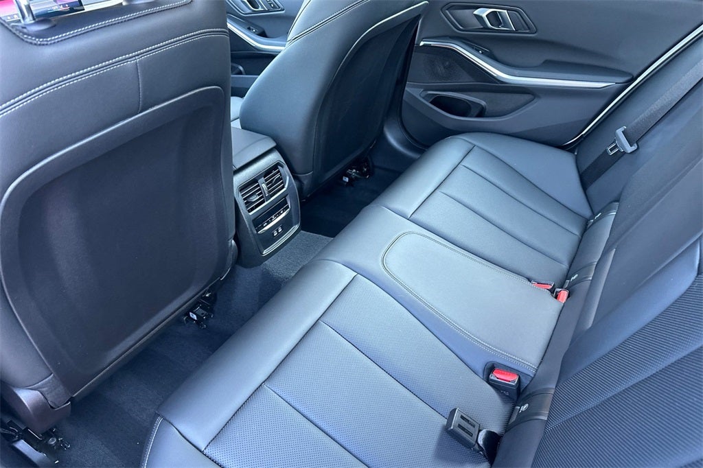 2025 BMW 3 Series 330i