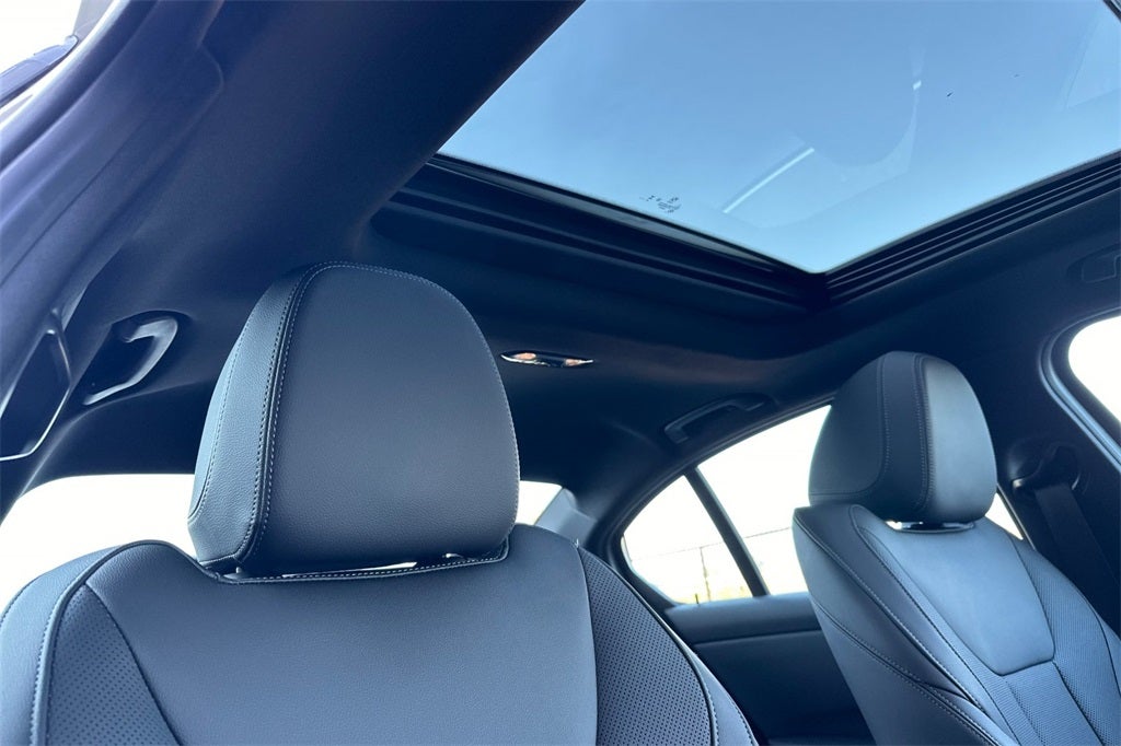 2025 BMW 3 Series 330i