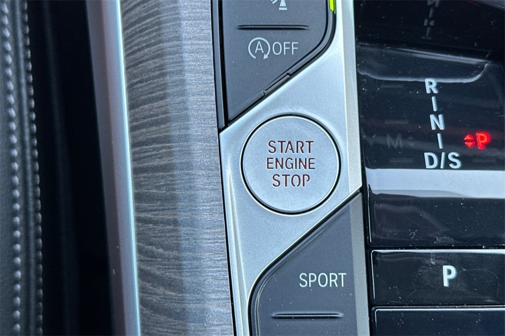 2025 BMW 3 Series 330i