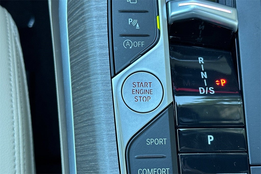 2025 BMW 3 Series 330i