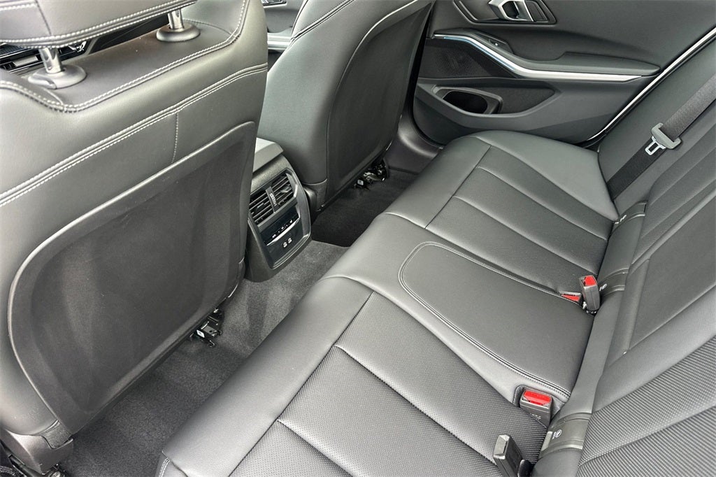 2025 BMW 3 Series 330i