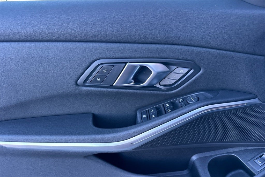 2025 BMW 3 Series 330i