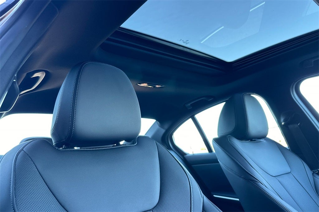 2025 BMW 3 Series 330i