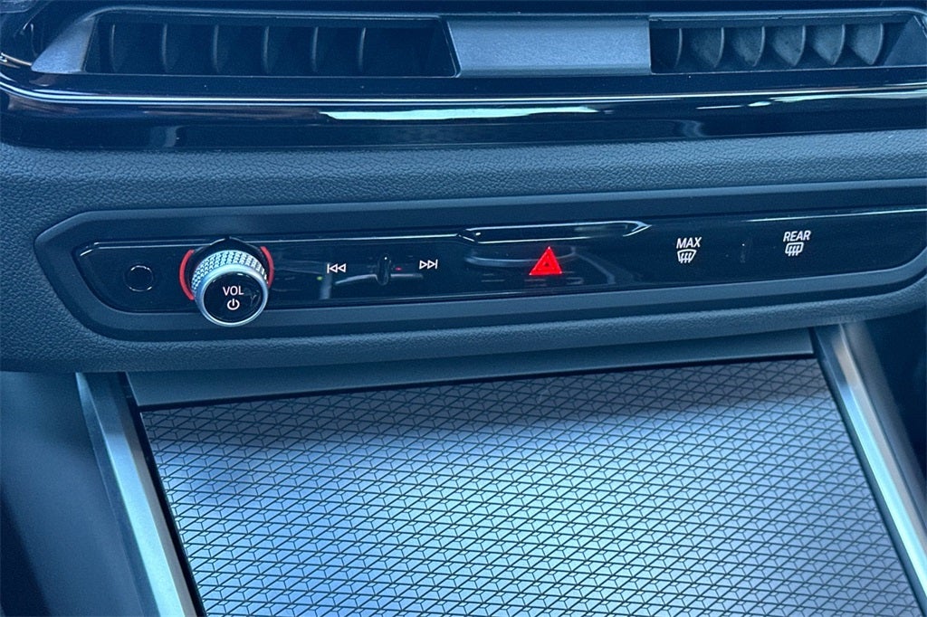 2025 BMW 3 Series 330i