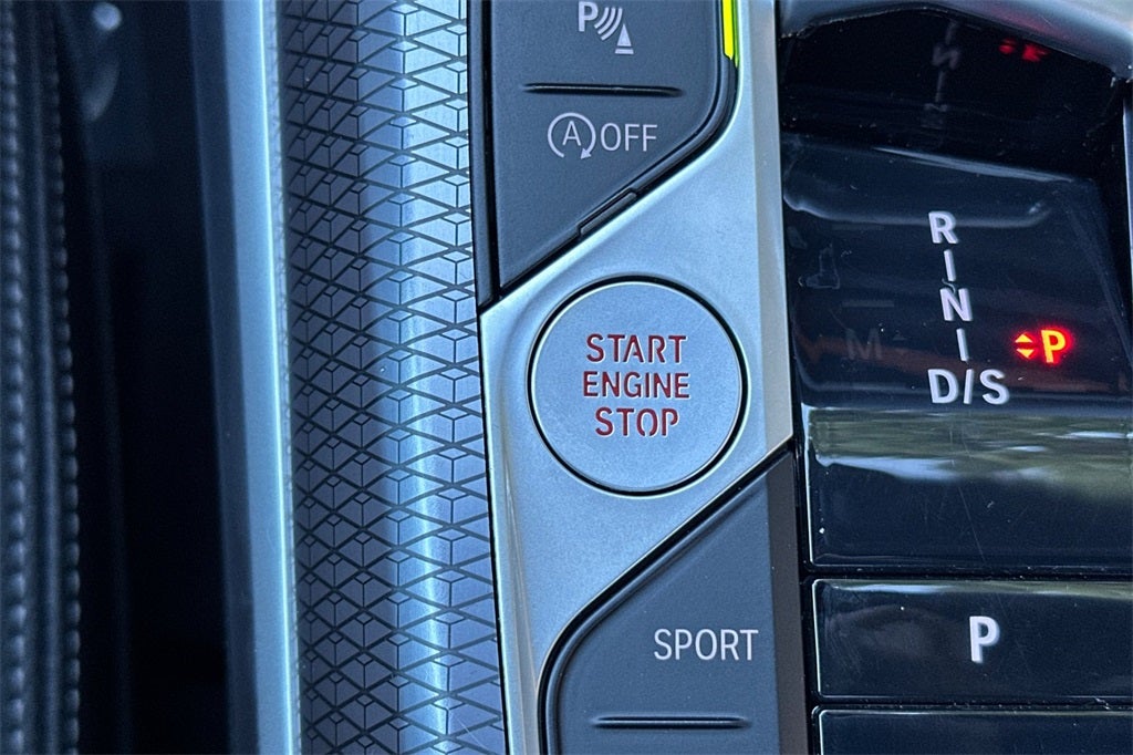 2025 BMW 3 Series 330i