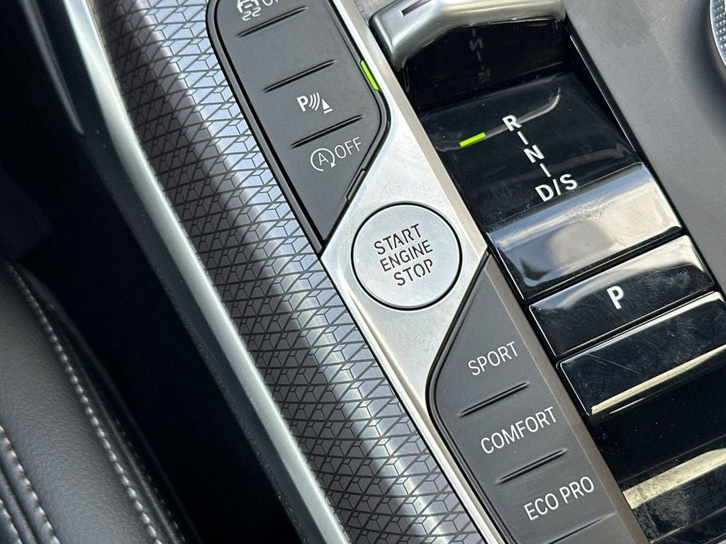 2025 BMW 3 Series 330i xDrive