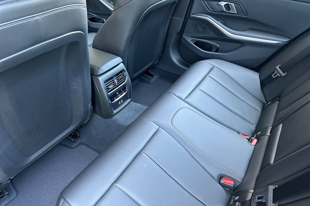 2025 BMW 3 Series 330i xDrive