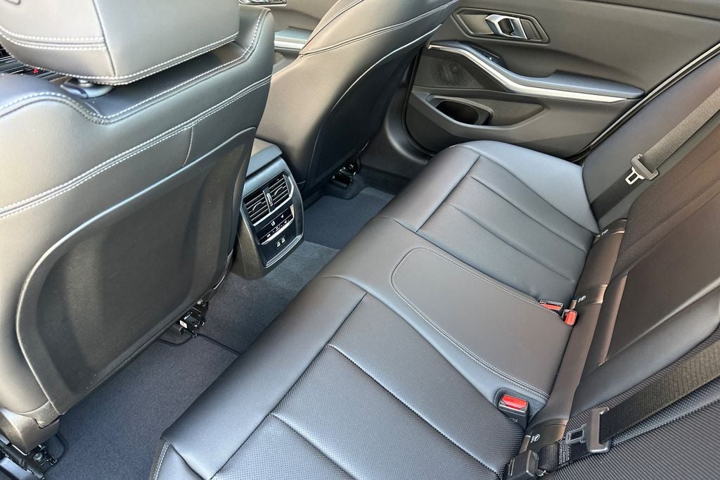 2025 BMW 3 Series 330i xDrive