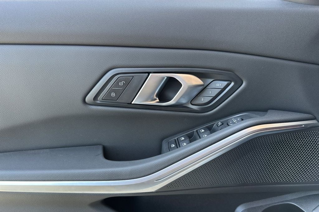 2025 BMW 3 Series 330i xDrive