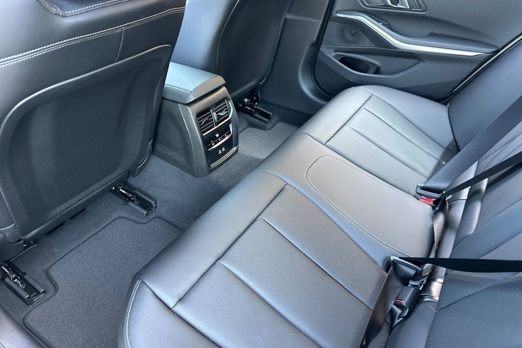 2025 BMW 3 Series 330i xDrive