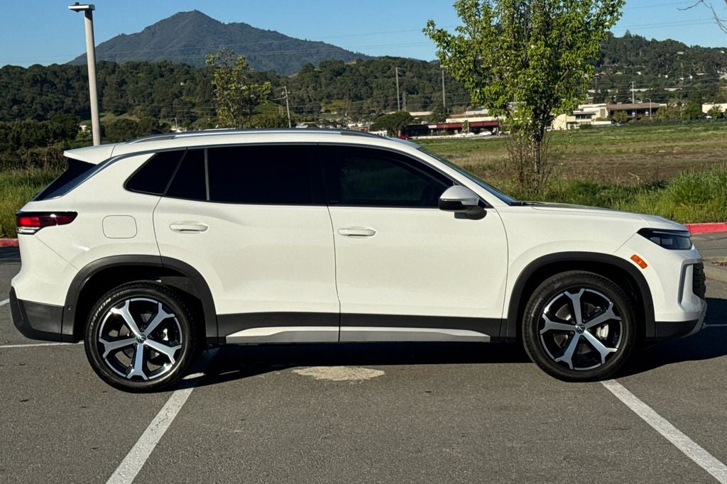 2025 Volkswagen Tiguan 2.0T SE