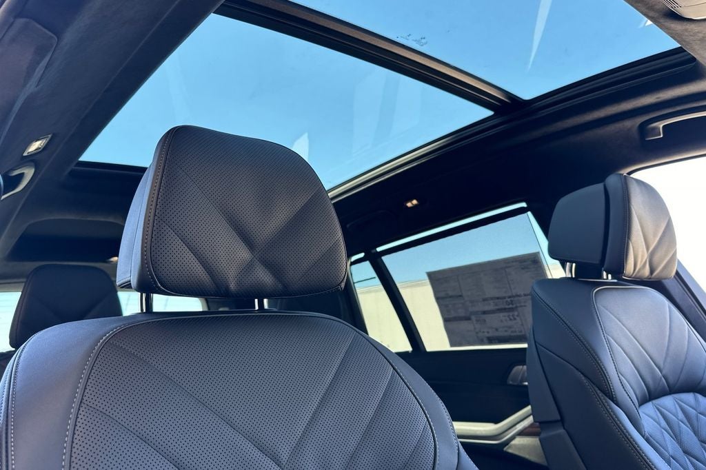2025 BMW X7 xDrive40i
