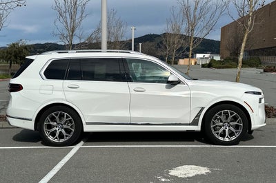 2025 BMW X7 xDrive40i