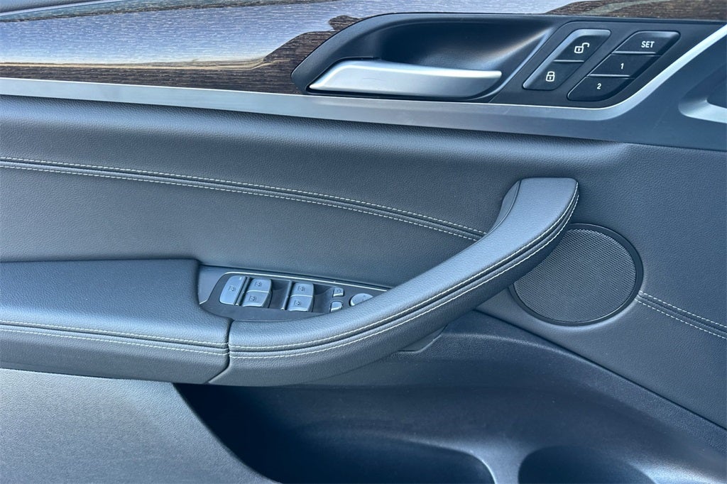 2025 BMW X4 xDrive30i