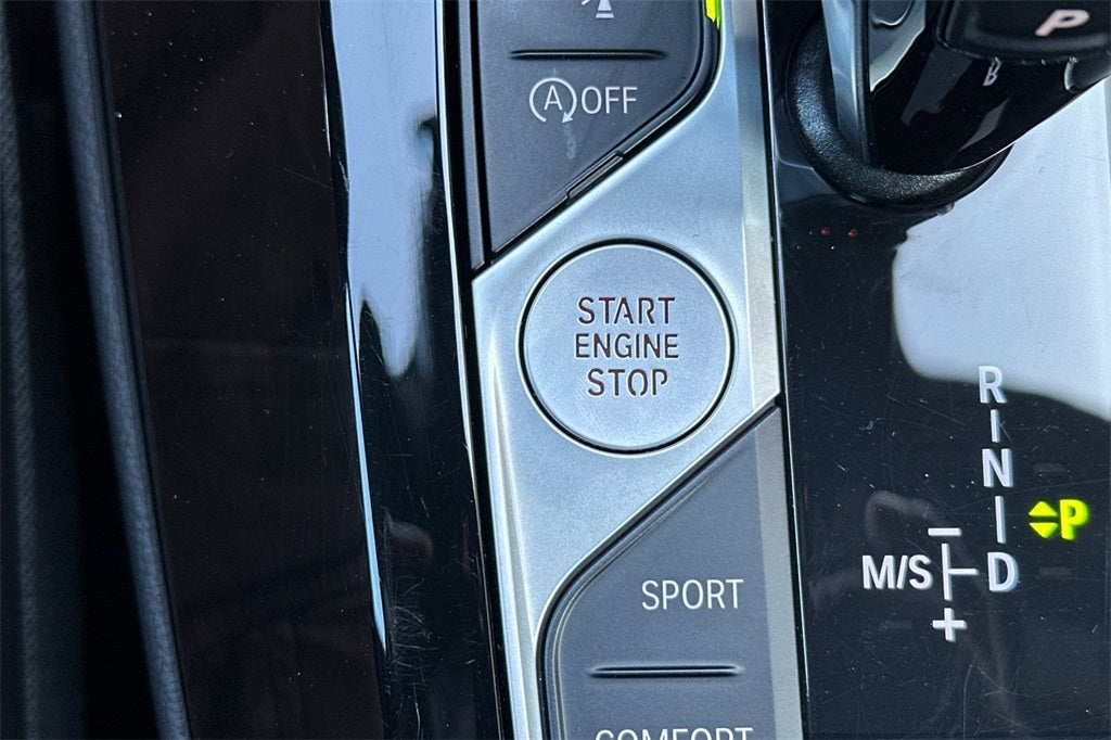 2025 BMW X4 xDrive30i